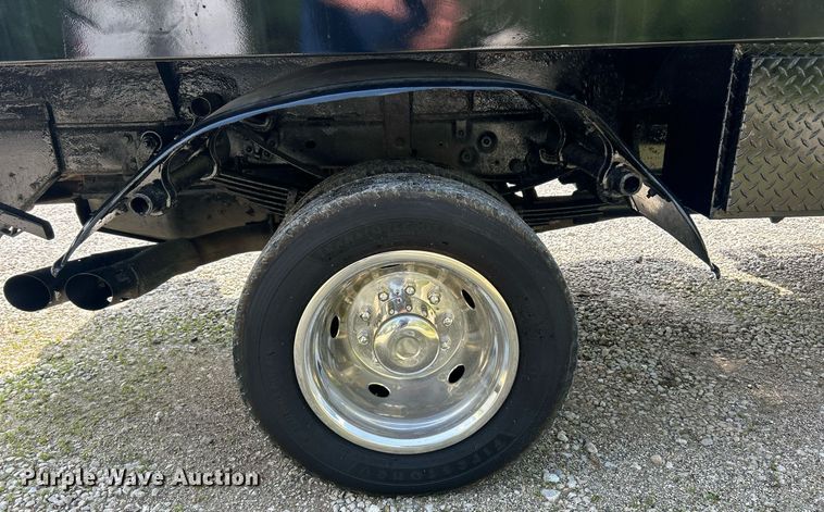 image for item EK2978 2012 Ford F550 Super Duty Crew Cab flatbed truck