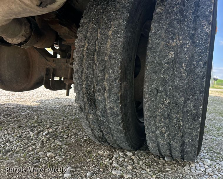 image for item EK2978 2012 Ford F550 Super Duty Crew Cab flatbed truck