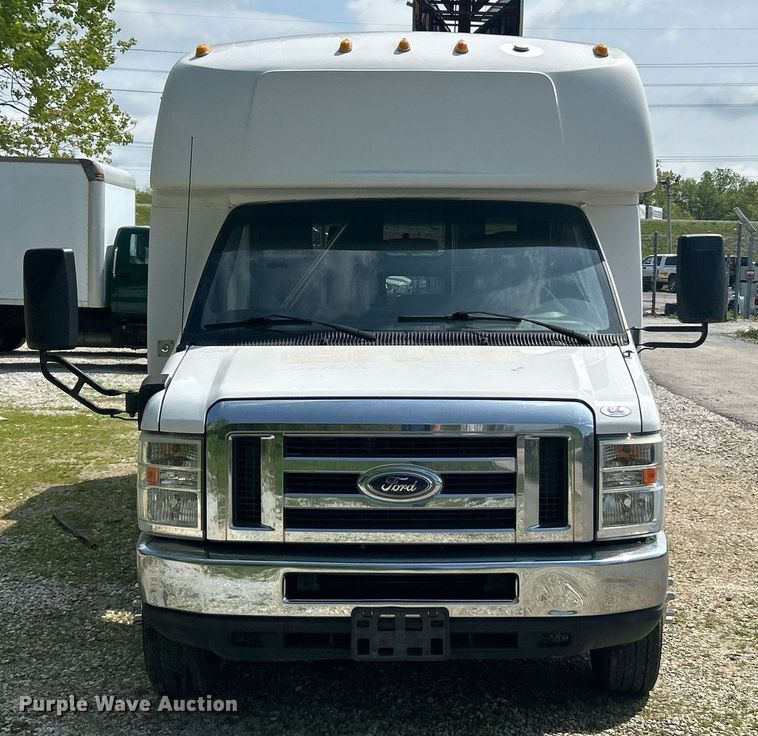 image for item EK2980 2011 Ford E350 Super Duty shuttle bus