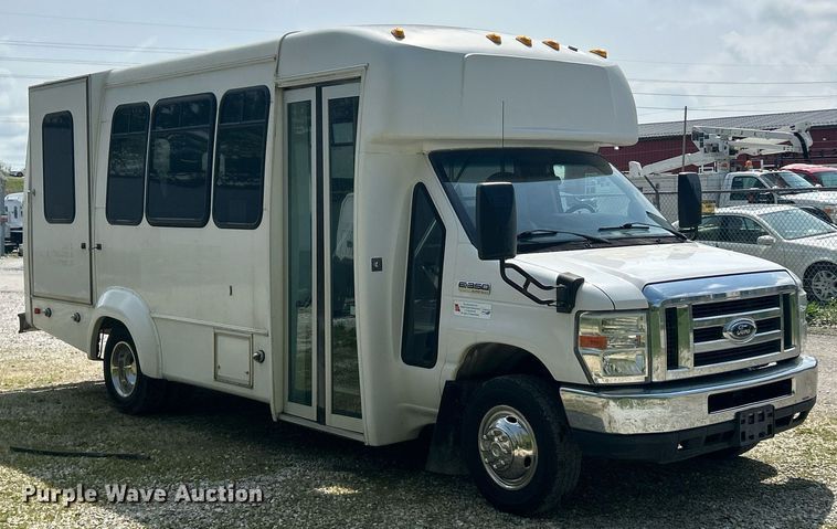 image for item EK2980 2011 Ford E350 Super Duty shuttle bus