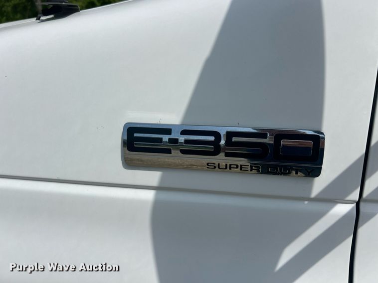 image for item EK2980 2011 Ford E350 Super Duty shuttle bus