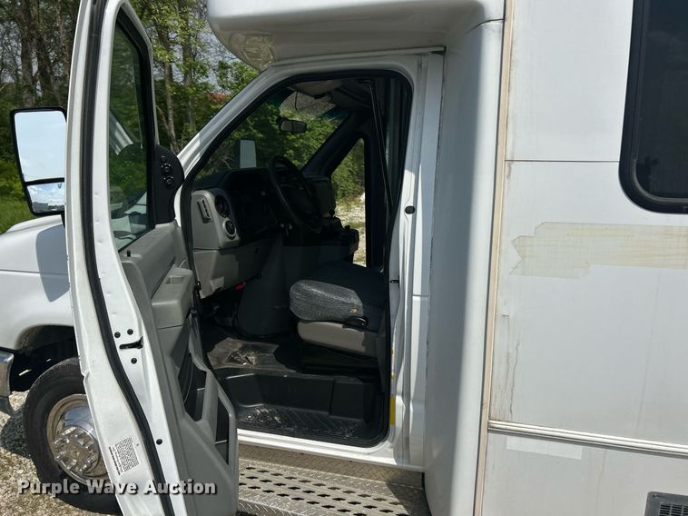 image for item EK2980 2011 Ford E350 Super Duty shuttle bus
