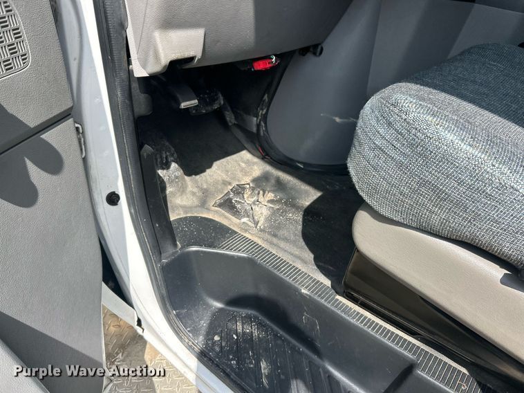 image for item EK2980 2011 Ford E350 Super Duty shuttle bus