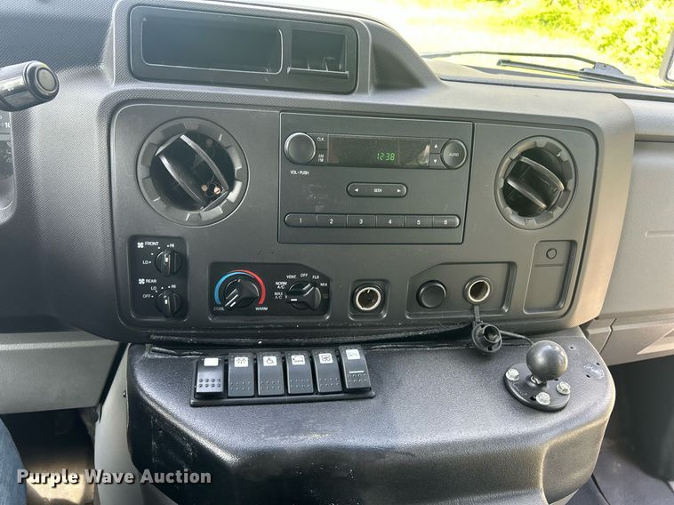 image for item EK2980 2011 Ford E350 Super Duty shuttle bus