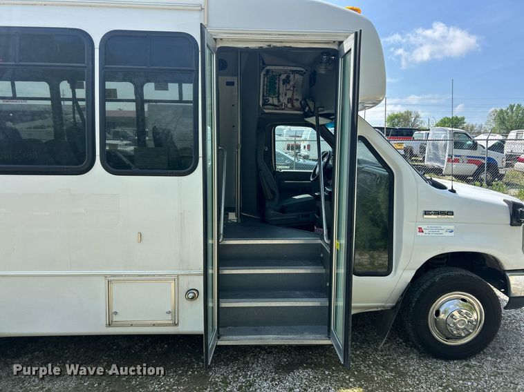 image for item EK2980 2011 Ford E350 Super Duty shuttle bus