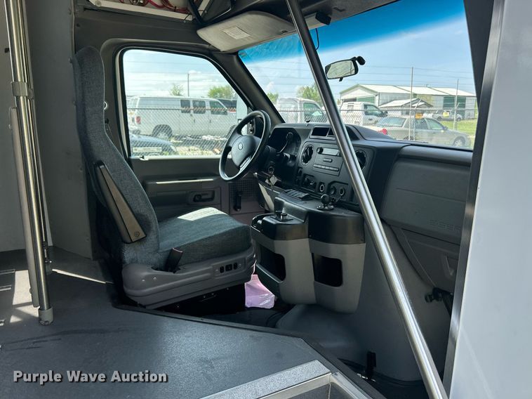 image for item EK2980 2011 Ford E350 Super Duty shuttle bus