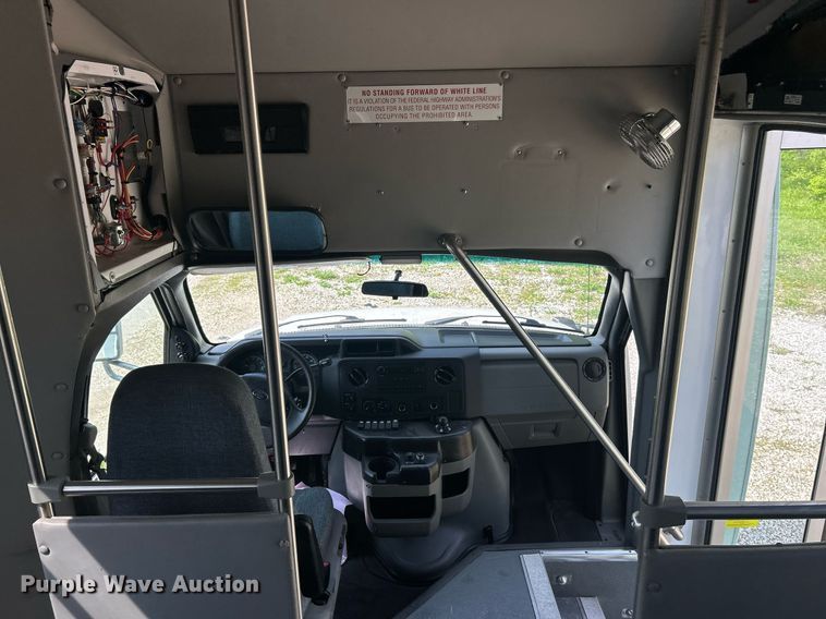 image for item EK2980 2011 Ford E350 Super Duty shuttle bus