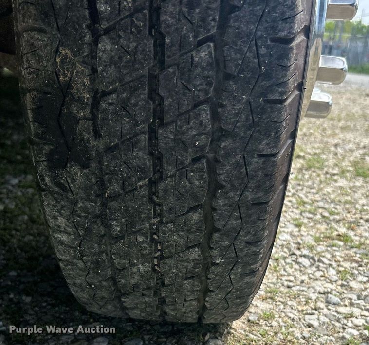 image for item EK2980 2011 Ford E350 Super Duty shuttle bus