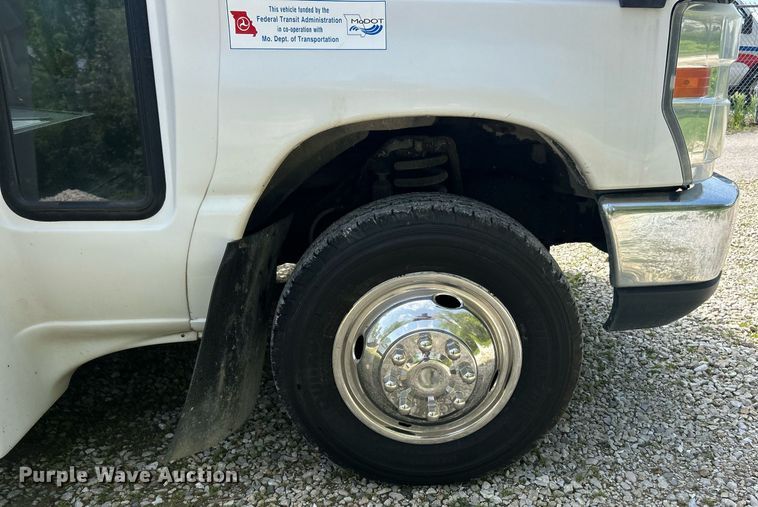 image for item EK2980 2011 Ford E350 Super Duty shuttle bus
