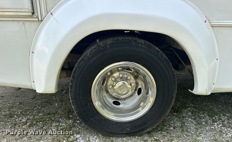 image for item EK2980 2011 Ford E350 Super Duty shuttle bus