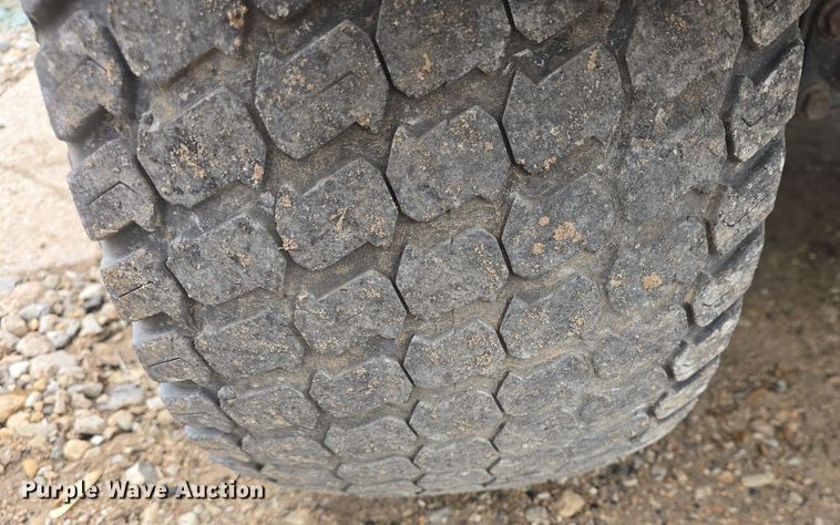 image for item EK5186 2001 John Deere 2030 Pro Gator utility vehicle