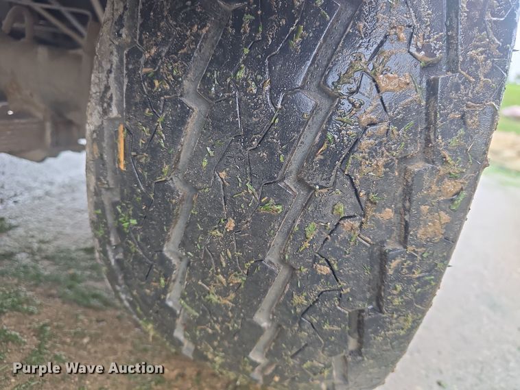 image for item EK5186 2001 John Deere 2030 Pro Gator utility vehicle