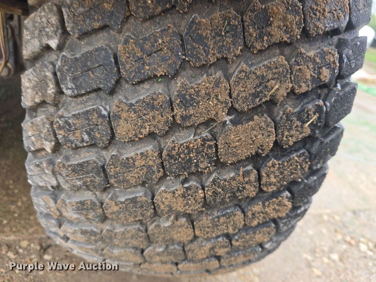 image for item EK5186 2001 John Deere 2030 Pro Gator utility vehicle