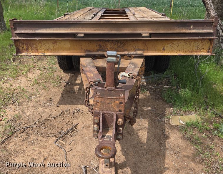 image for item EL2010 Hyster HP15T tilt deck equipment trailer