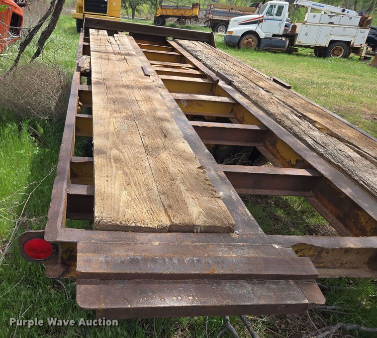 image for item EL2010 Hyster HP15T tilt deck equipment trailer