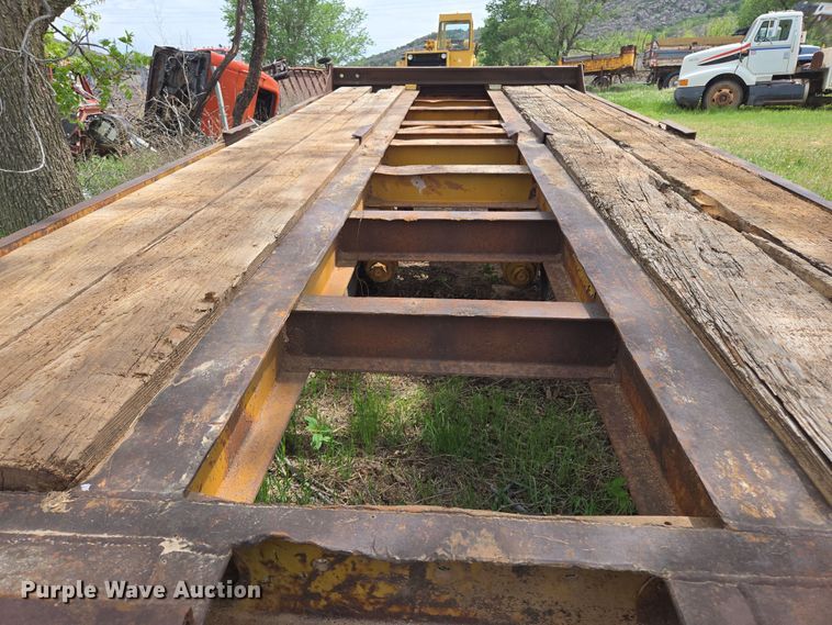 image for item EL2010 Hyster HP15T tilt deck equipment trailer