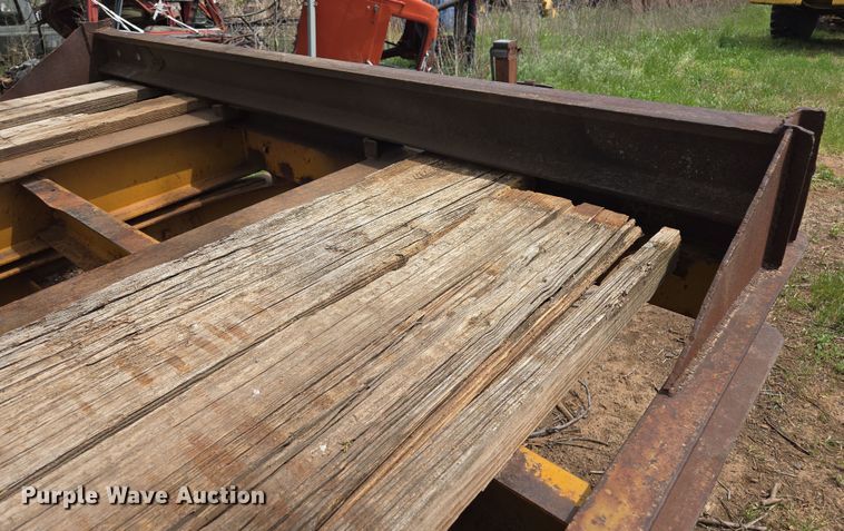 image for item EL2010 Hyster HP15T tilt deck equipment trailer