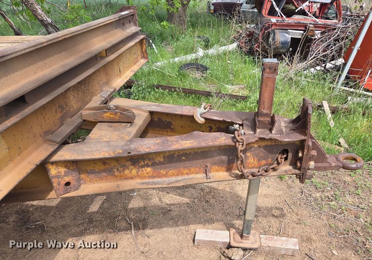 image for item EL2010 Hyster HP15T tilt deck equipment trailer