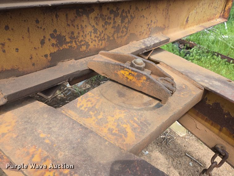 image for item EL2010 Hyster HP15T tilt deck equipment trailer