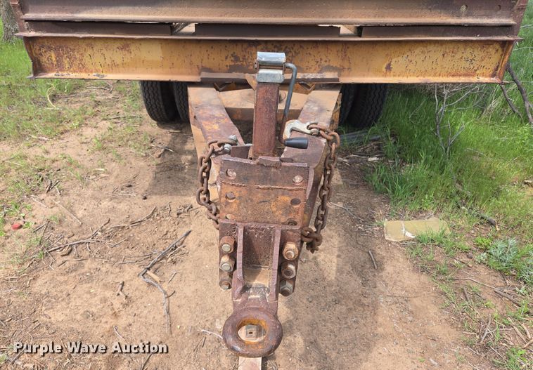 image for item EL2010 Hyster HP15T tilt deck equipment trailer