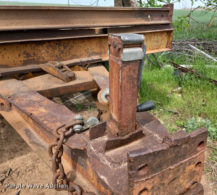 image for item EL2010 Hyster HP15T tilt deck equipment trailer