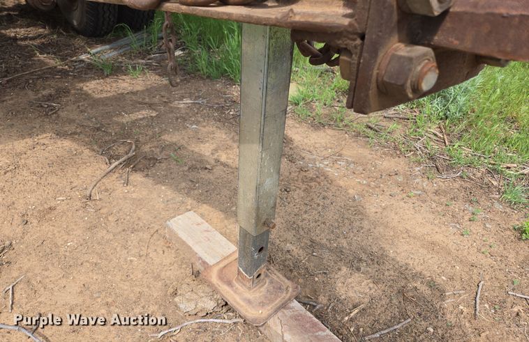 image for item EL2010 Hyster HP15T tilt deck equipment trailer