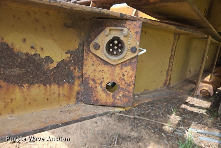 image for item EL2010 Hyster HP15T tilt deck equipment trailer