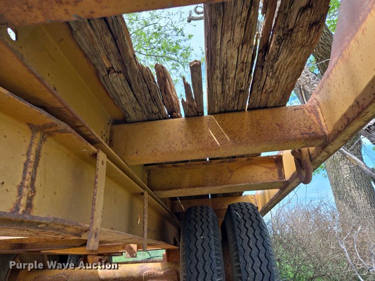 image for item EL2010 Hyster HP15T tilt deck equipment trailer