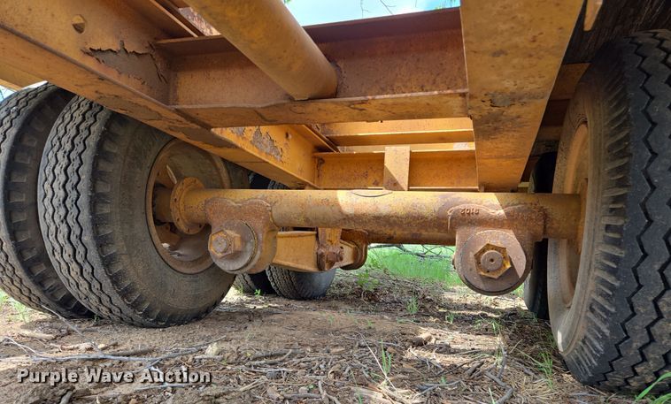 image for item EL2010 Hyster HP15T tilt deck equipment trailer