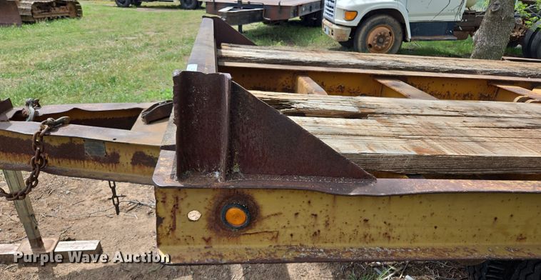 image for item EL2010 Hyster HP15T tilt deck equipment trailer