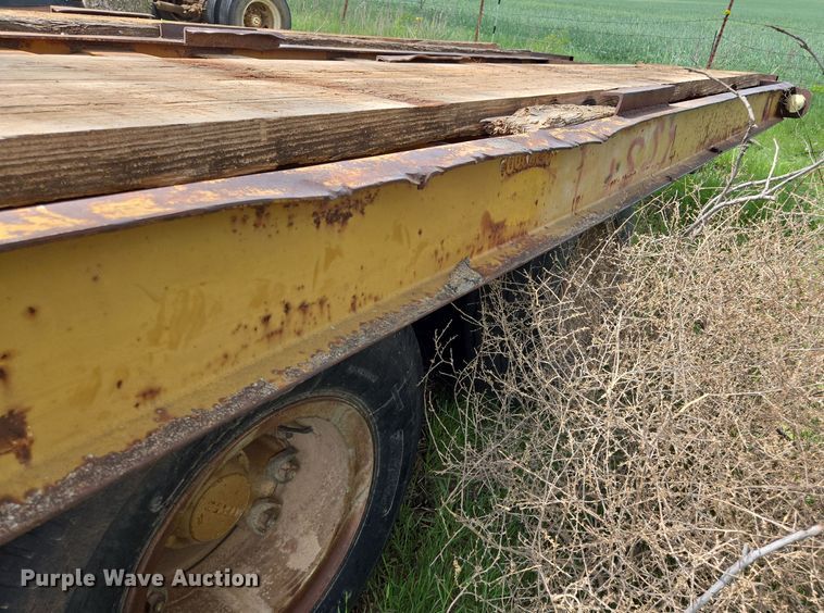 image for item EL2010 Hyster HP15T tilt deck equipment trailer