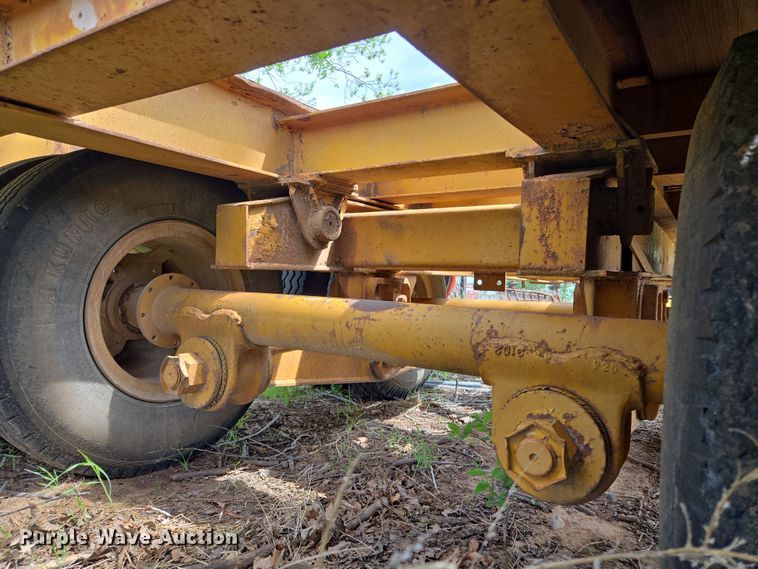 image for item EL2010 Hyster HP15T tilt deck equipment trailer