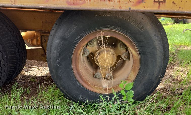 image for item EL2010 Hyster HP15T tilt deck equipment trailer