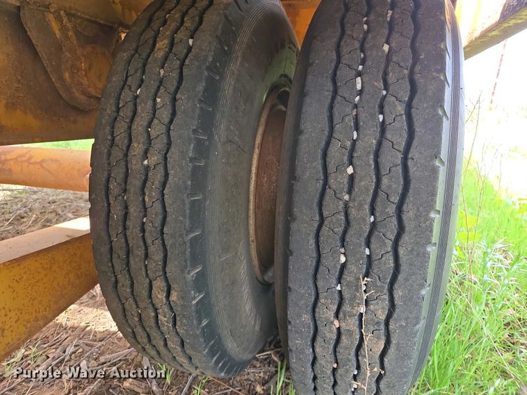 image for item EL2010 Hyster HP15T tilt deck equipment trailer