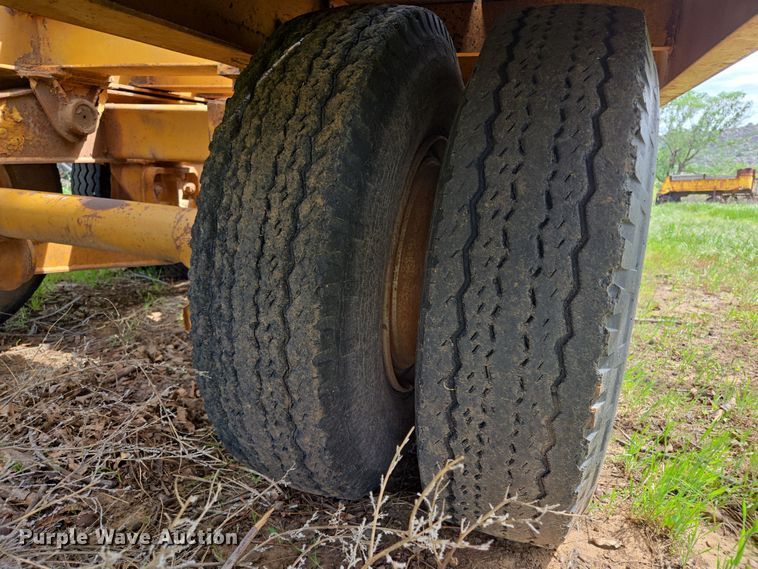 image for item EL2010 Hyster HP15T tilt deck equipment trailer