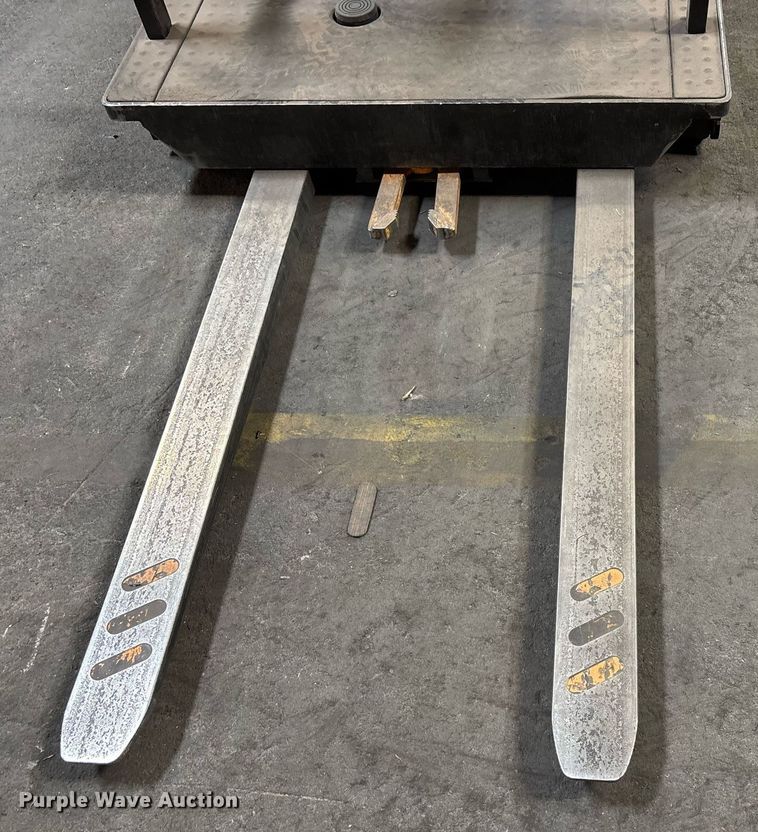 image for item EL5997 2016 Crown SP3520-30 order picker