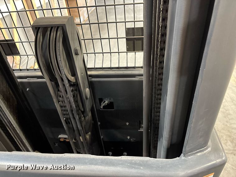 image for item EL5998 2016 Crown SP3520-30 order picker