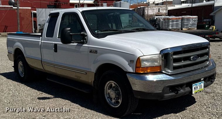 image for item EM3817 2000 Ford F250 Super Duty SuperCab pickup truck