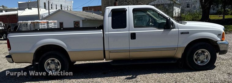 image for item EM3817 2000 Ford F250 Super Duty SuperCab pickup truck