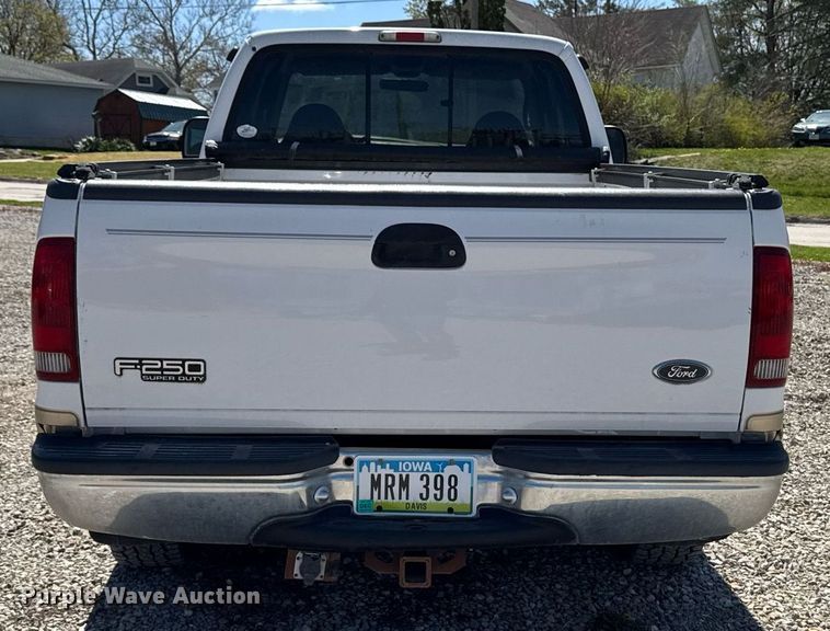 image for item EM3817 2000 Ford F250 Super Duty SuperCab pickup truck