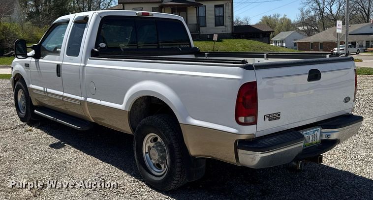 image for item EM3817 2000 Ford F250 Super Duty SuperCab pickup truck