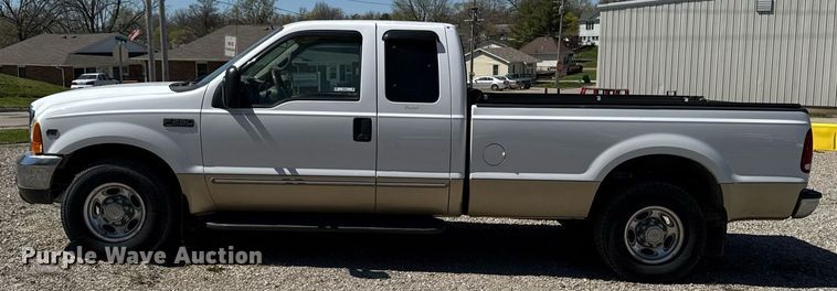 image for item EM3817 2000 Ford F250 Super Duty SuperCab pickup truck