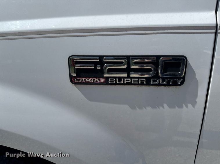 image for item EM3817 2000 Ford F250 Super Duty SuperCab pickup truck