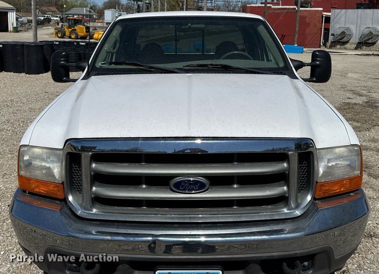 image for item EM3817 2000 Ford F250 Super Duty SuperCab pickup truck