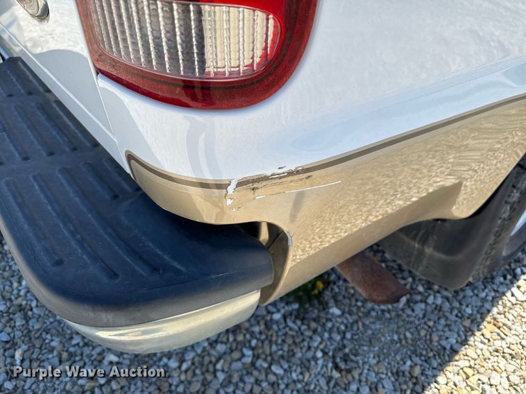 image for item EM3817 2000 Ford F250 Super Duty SuperCab pickup truck