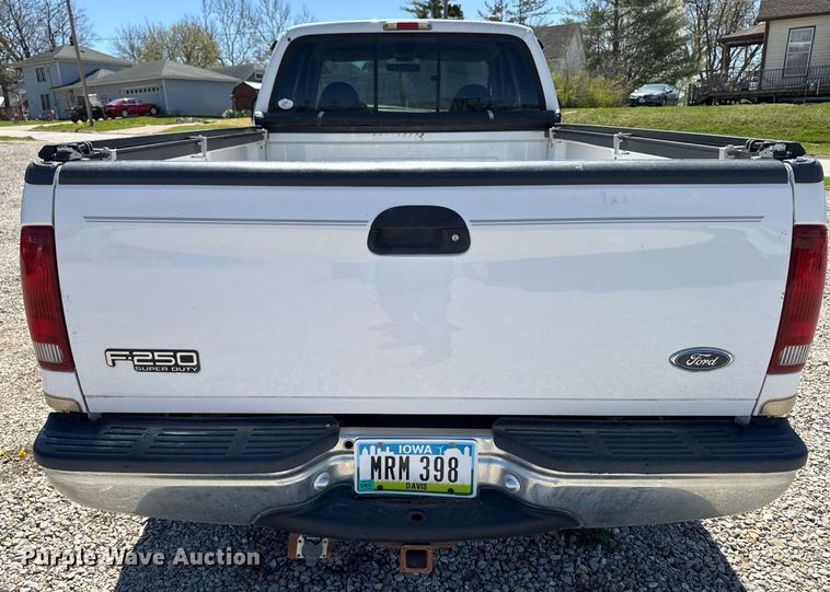 image for item EM3817 2000 Ford F250 Super Duty SuperCab pickup truck