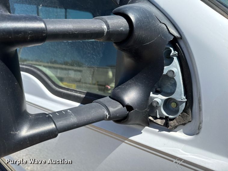 image for item EM3817 2000 Ford F250 Super Duty SuperCab pickup truck