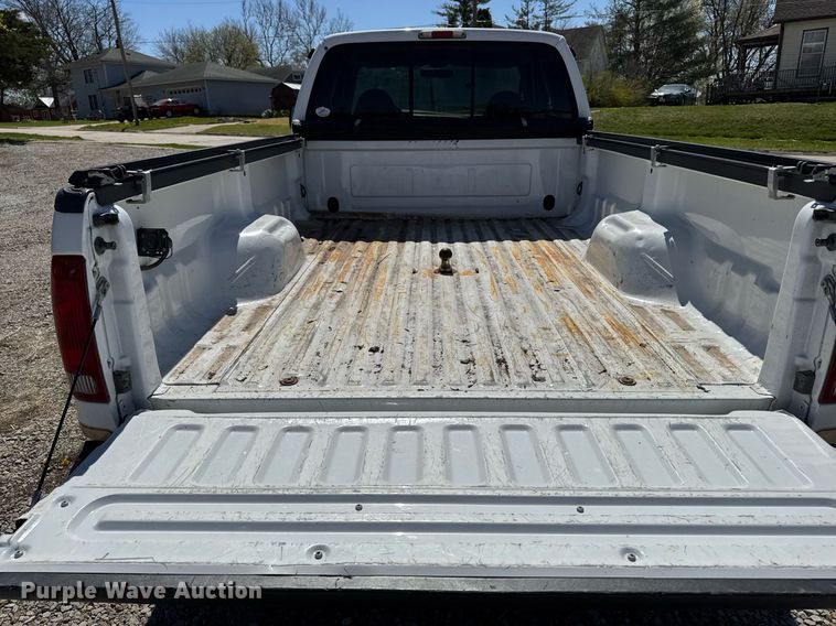 image for item EM3817 2000 Ford F250 Super Duty SuperCab pickup truck