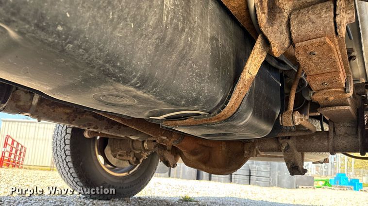 image for item EM3817 2000 Ford F250 Super Duty SuperCab pickup truck