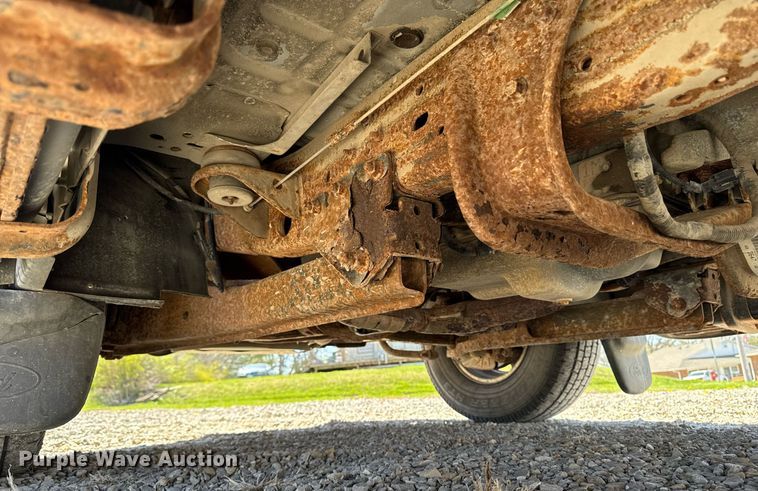 image for item EM3817 2000 Ford F250 Super Duty SuperCab pickup truck